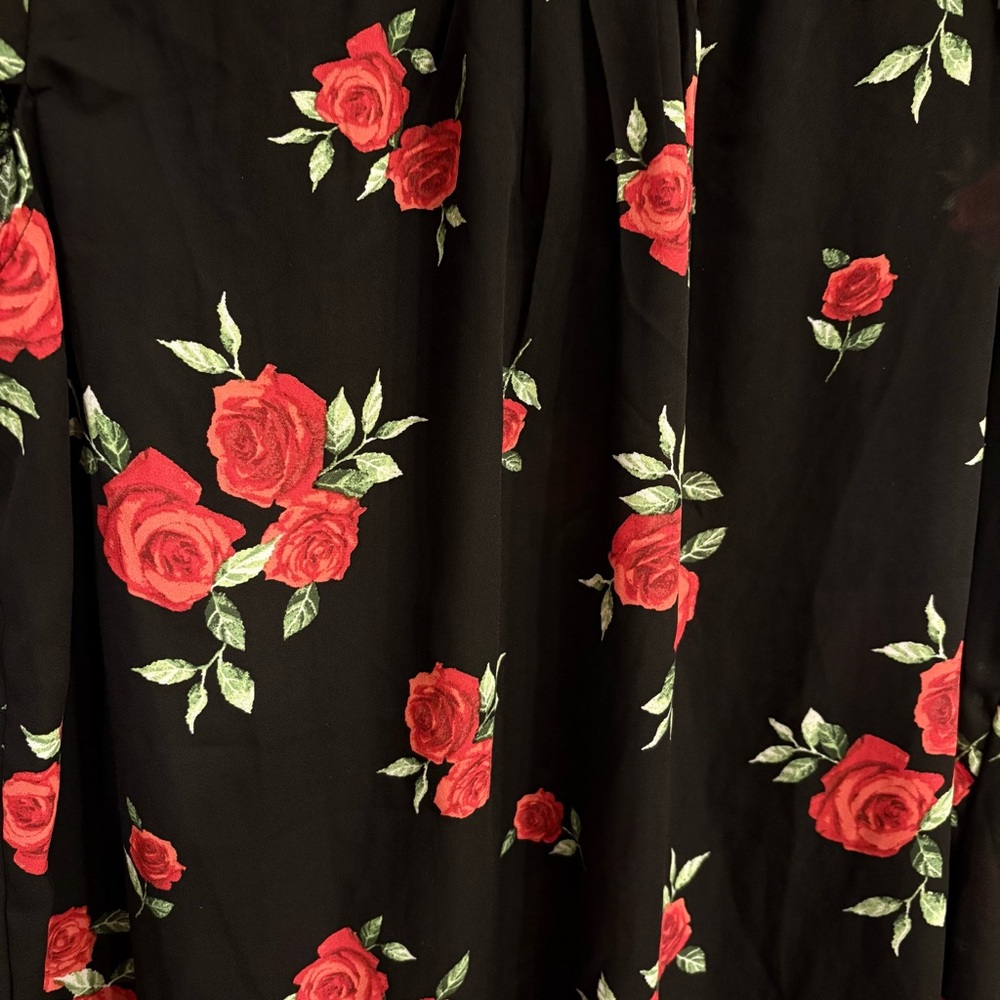 d.n.a. couture Romantic Red Rose Floral Blouse Flutter Sleeve Plus Size 1X - Picture 6 of 7